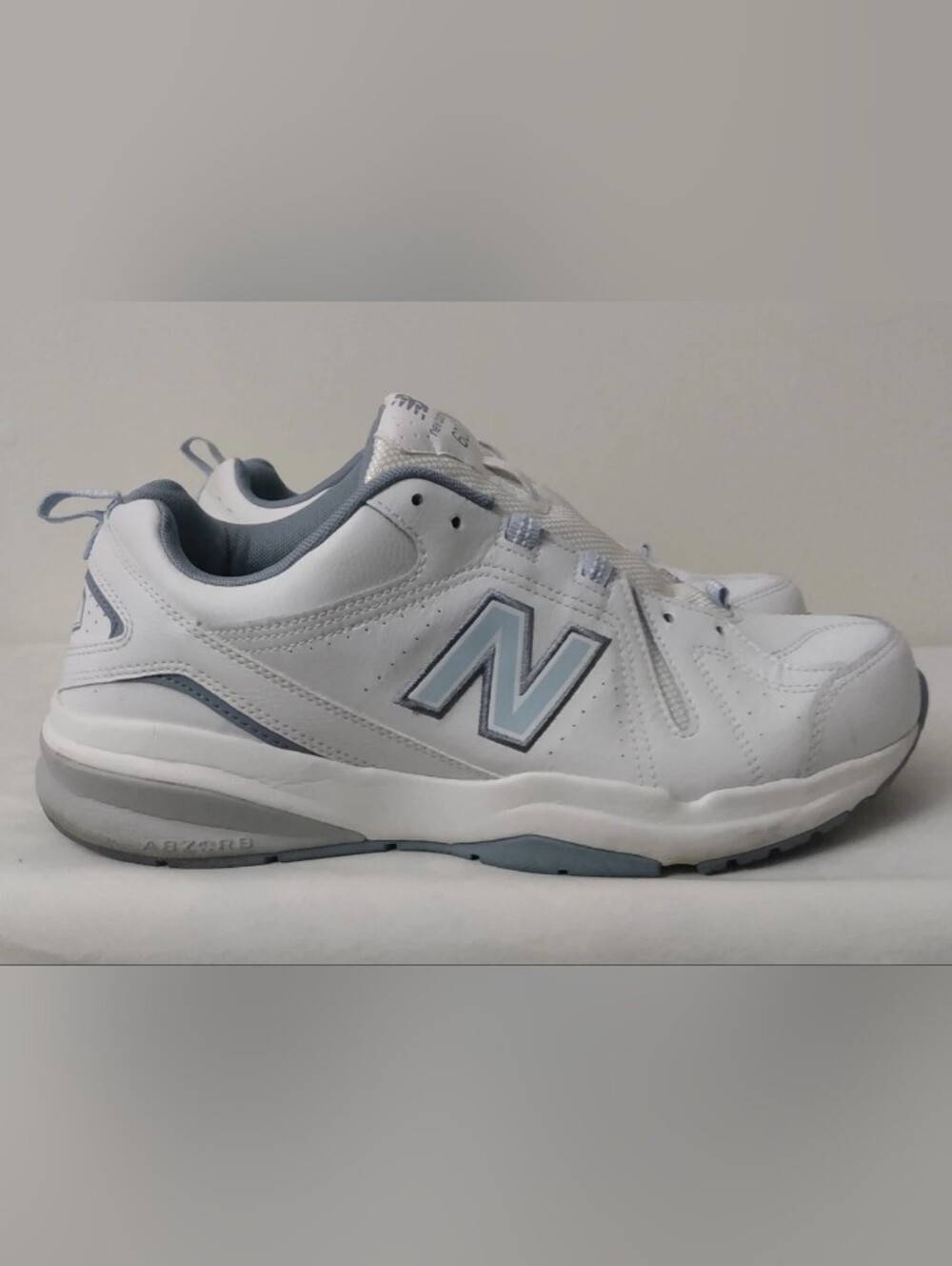 WOMENS NEW BALANCE 608 SIZE 12 D WHITE BLUE GREY WX608WB5